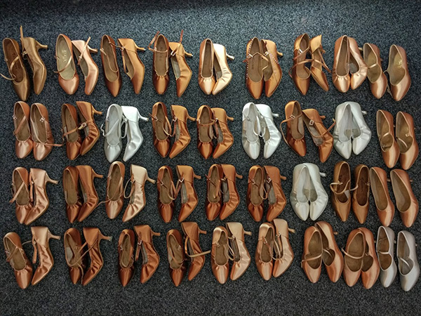 many_dance_shoes_l-1