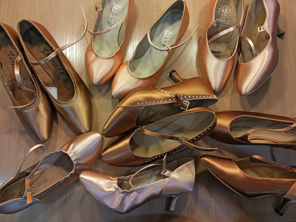 many_dance_shoes_l-2